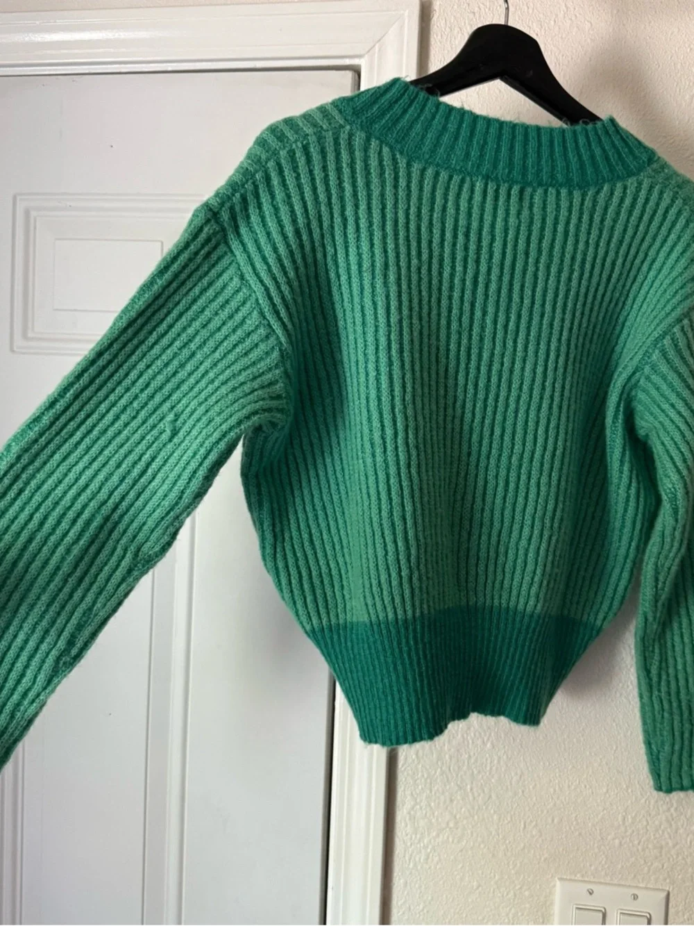APPARIS teal mint rib ribbed recycled poly v-neck boxy cropped sweater‎